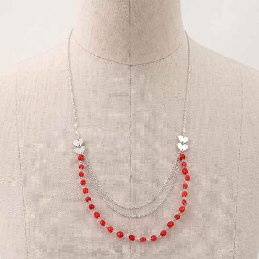 ÉROS — collier en corail présenté sur un buste en lin